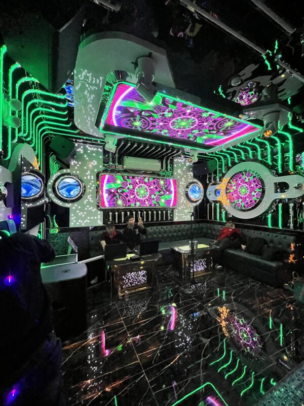 Noi-that-karaoke-bar-dep
