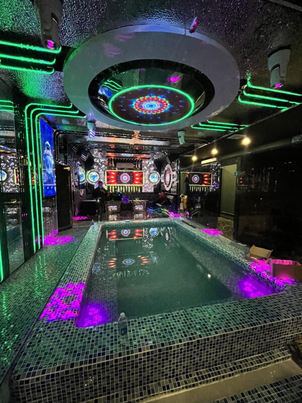 Noi-That-karaoke-bar-gia-re